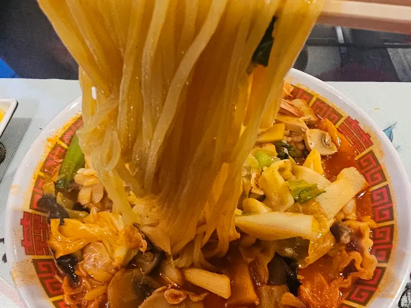 면을 들어올린 삼선짬뽕