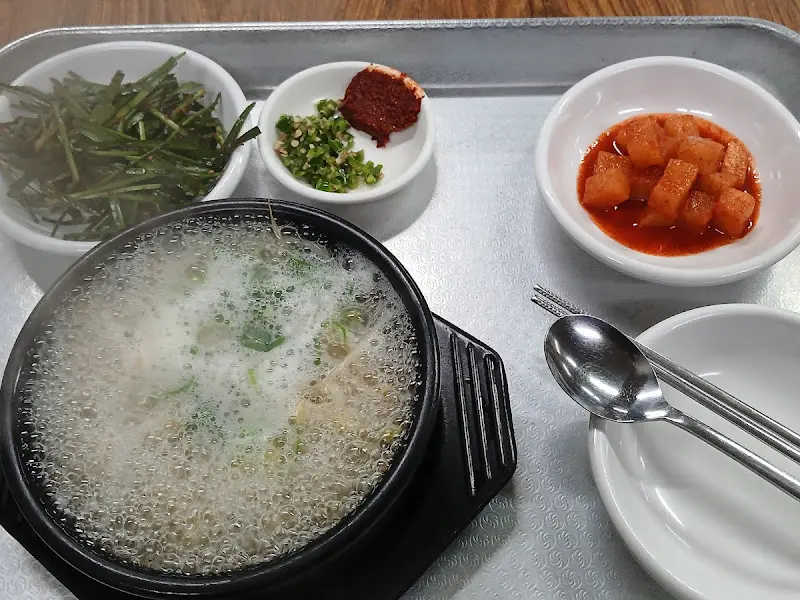 콩나물국밥 한 상 차림