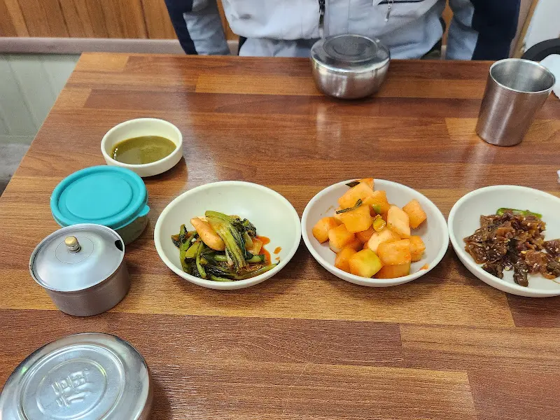 소박하지만 손맛이 느껴지는 반찬들