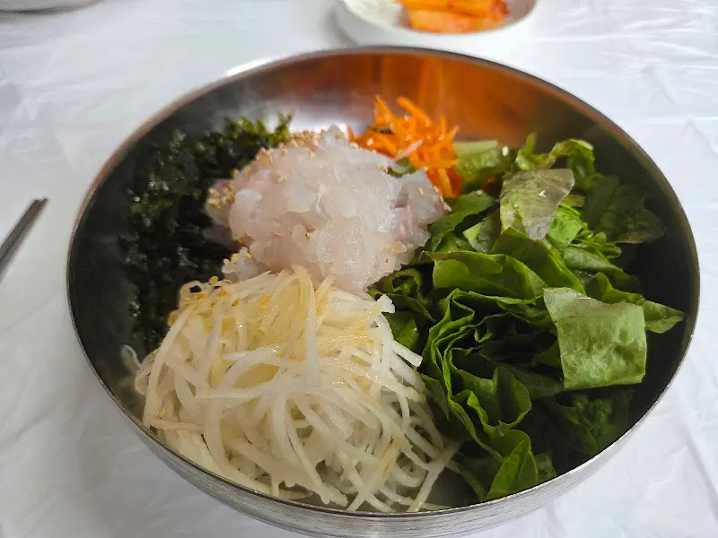 비벼지기 전 물회