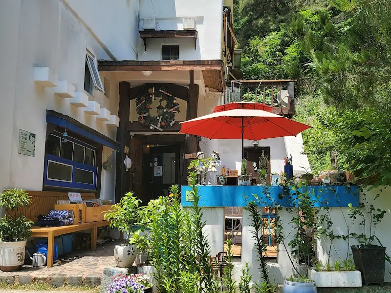 카페 외부 전경