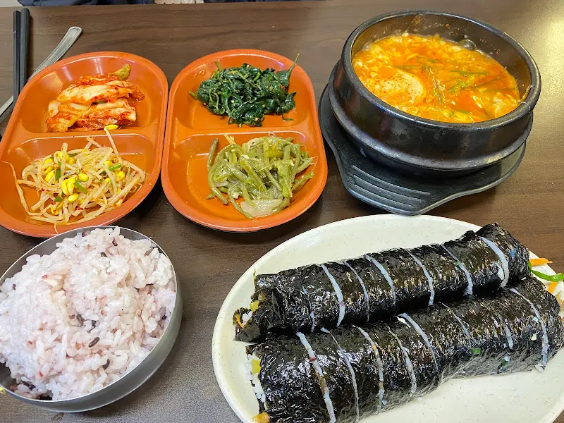 장충김밥 한상차림