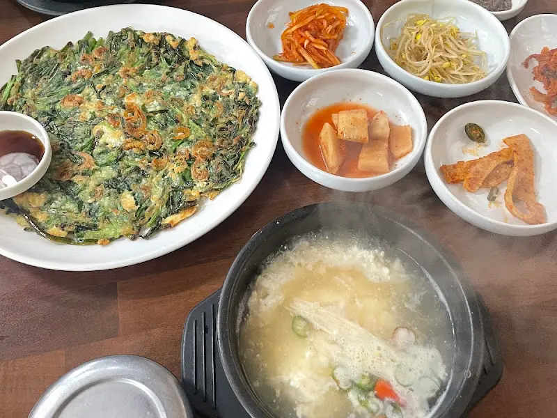 순두부 새우젓찌개와 밑반찬