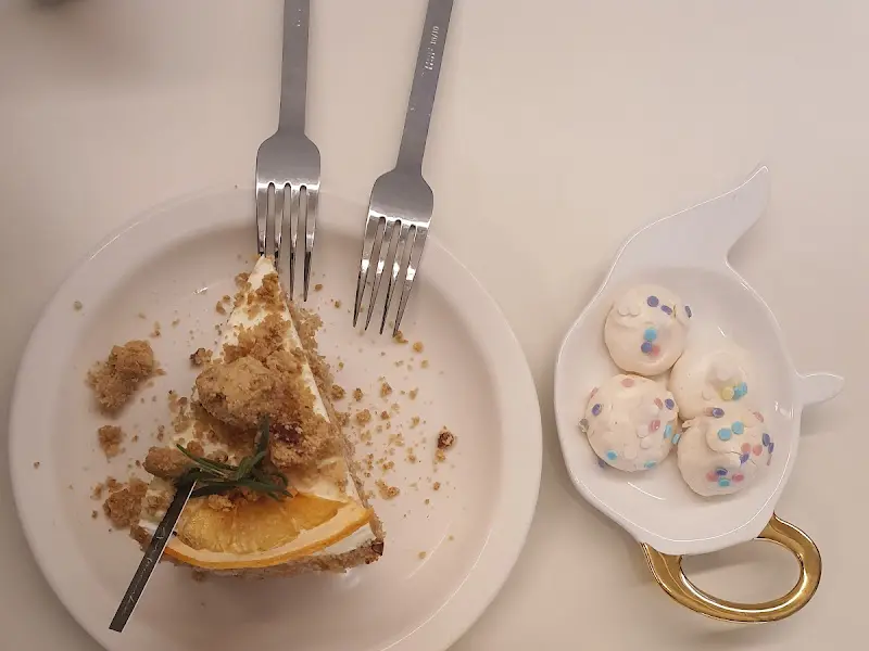 케이크와 머랭 쿠키