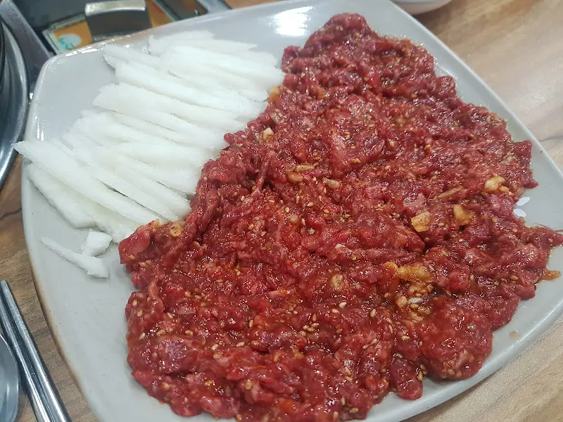 신선함이 느껴지는 육회