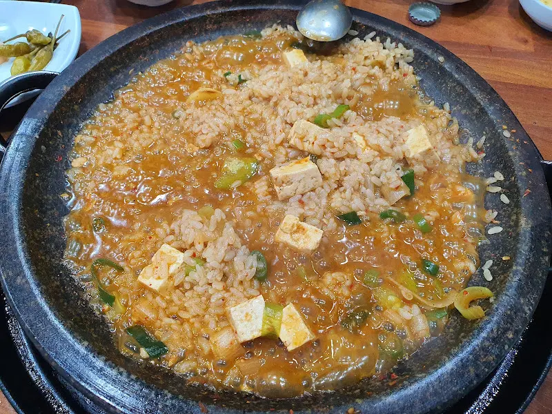 밥을 말아먹으면 꿀맛인 된장찌개