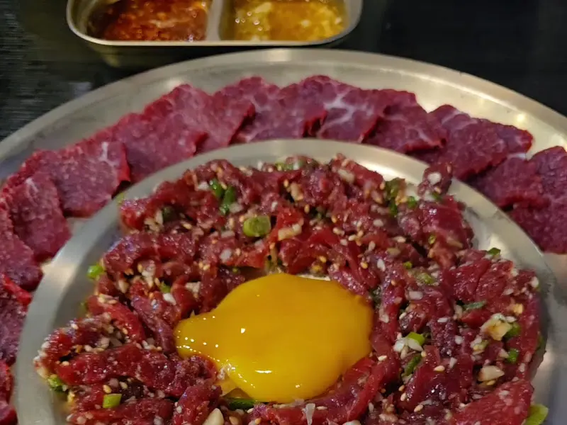 육회와 뭉티기 투샷