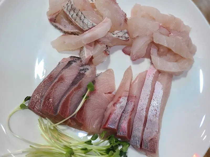 신선함이 살아있는 숭어회