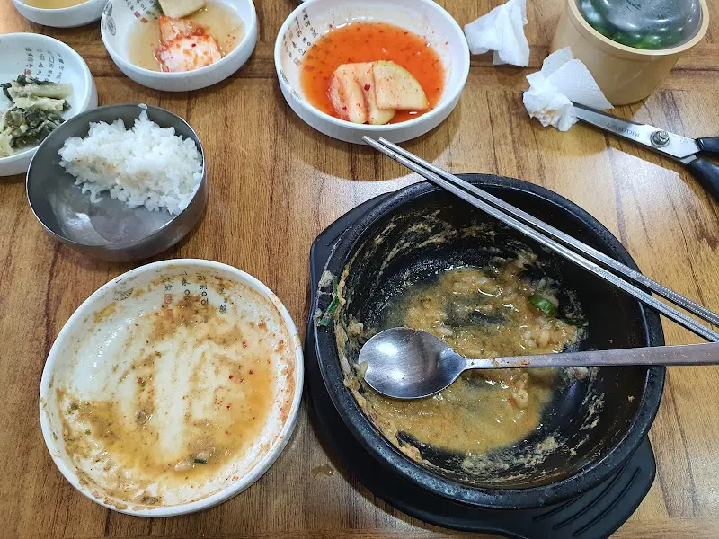 식사를 마친 후 빈 그릇