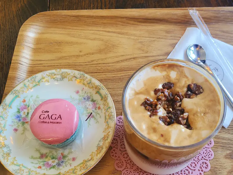 몽블랑 라떼와 마카롱