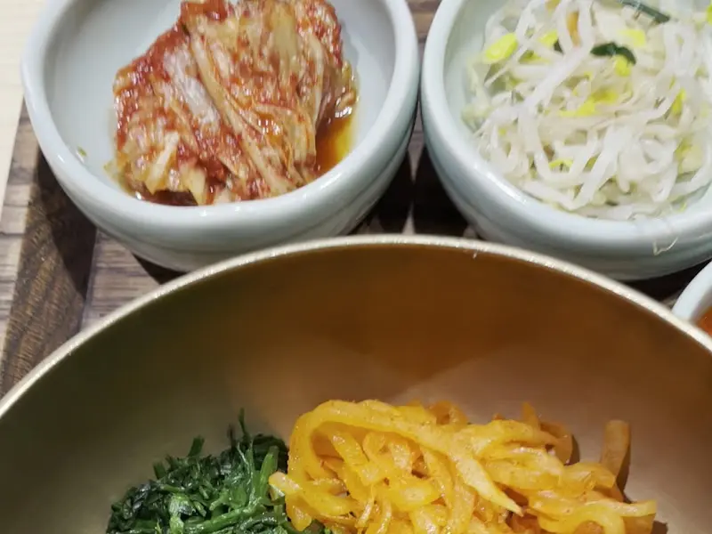 비빔밥과 반찬