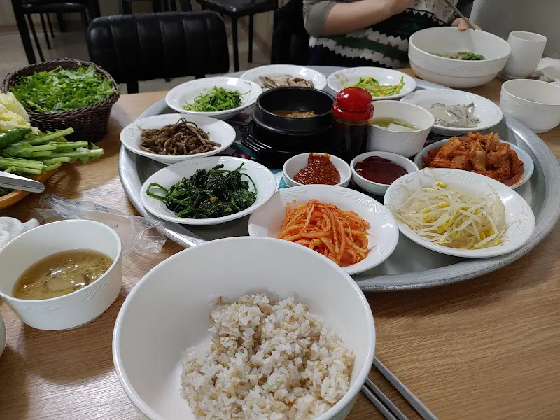 보리밥과 쌈 채소