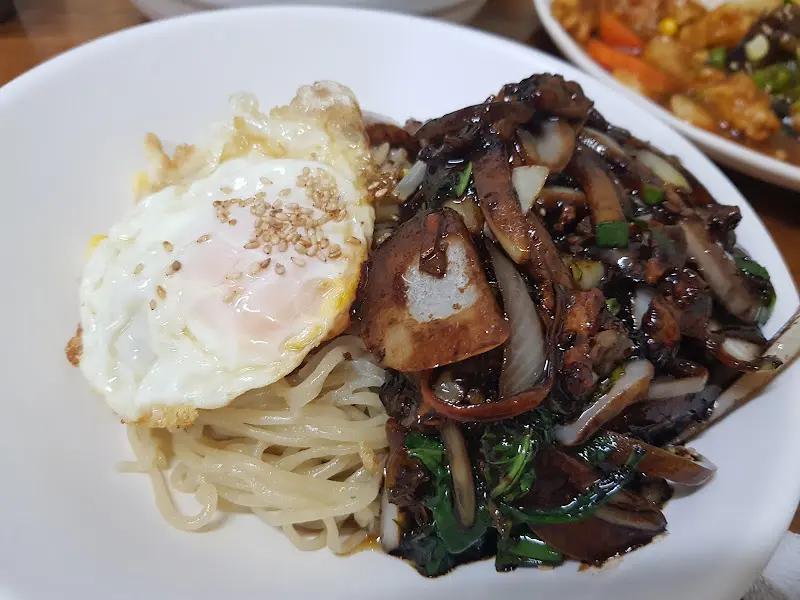 윤기가 흐르는 간짜장