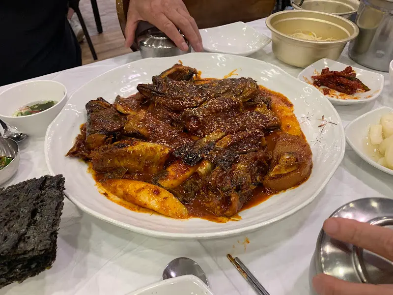 코다리찜과 곁들임 반찬