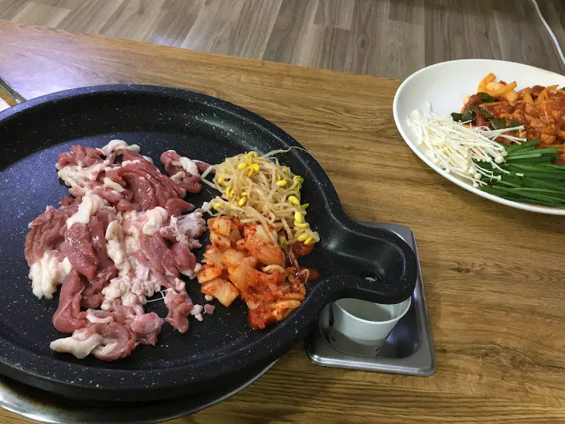 소금구이와 양념구이 오리고기