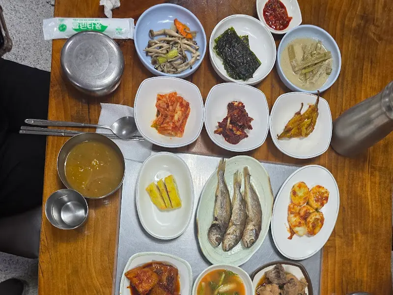 예향식당 푸짐한 백반 한 상 차림