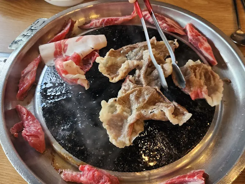 돌판 위에 구워지는 한우