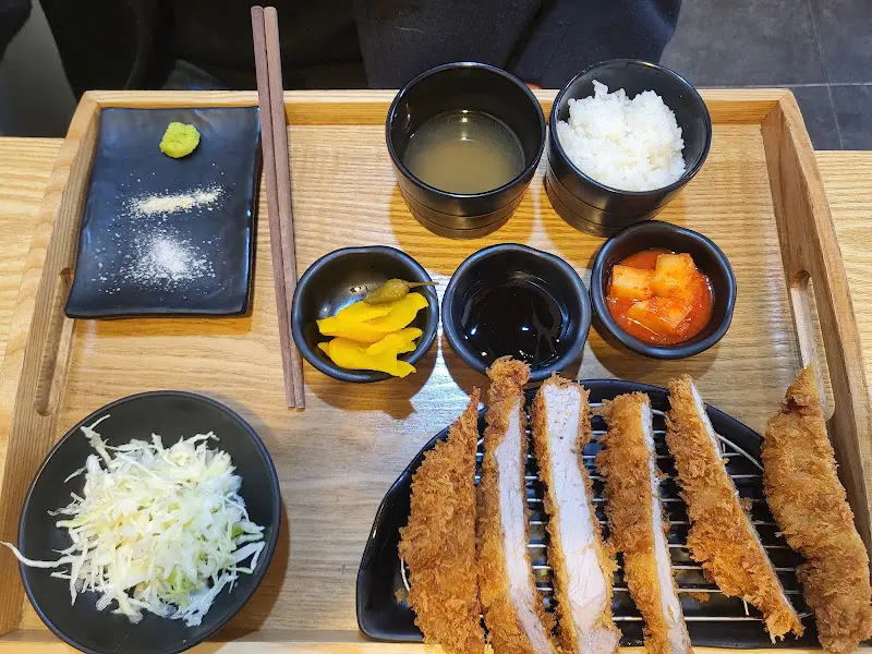 히레카츠 한 상 차림