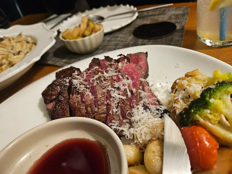 채끝 스테이크 근접 촬영