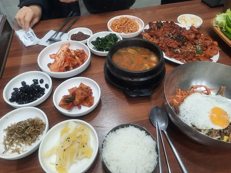 돼지석쇠구이와 밑반찬