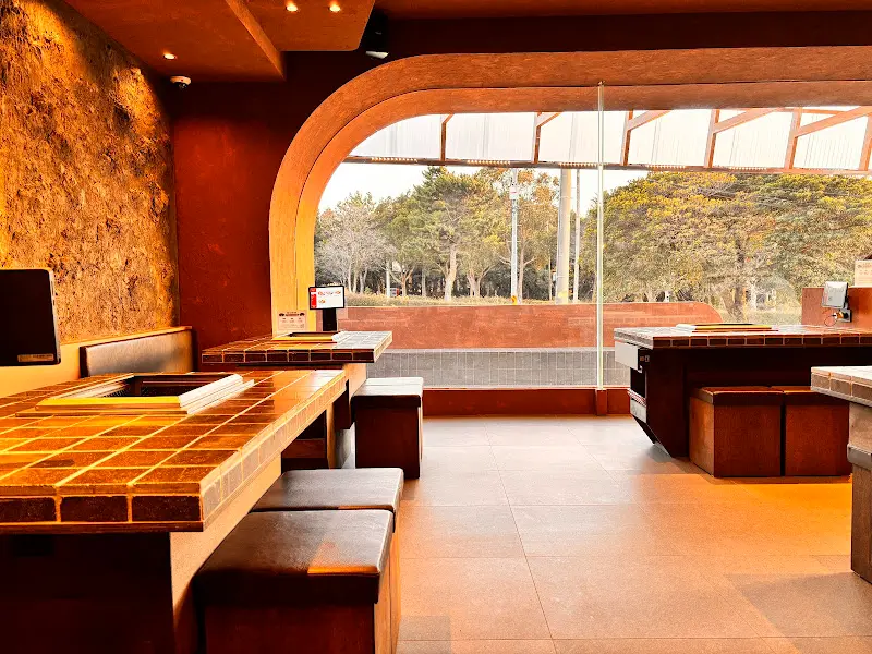 따뜻한 분위기의 내부 인테리어