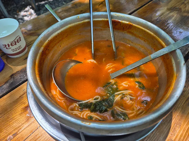 뚝배기에 담겨 나온 어죽