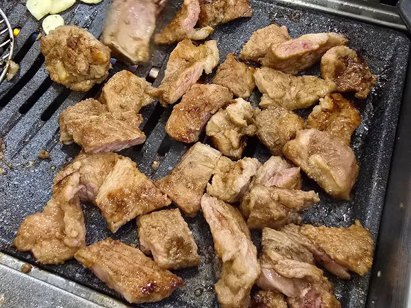 이화갈비 양념갈비 굽는 모습