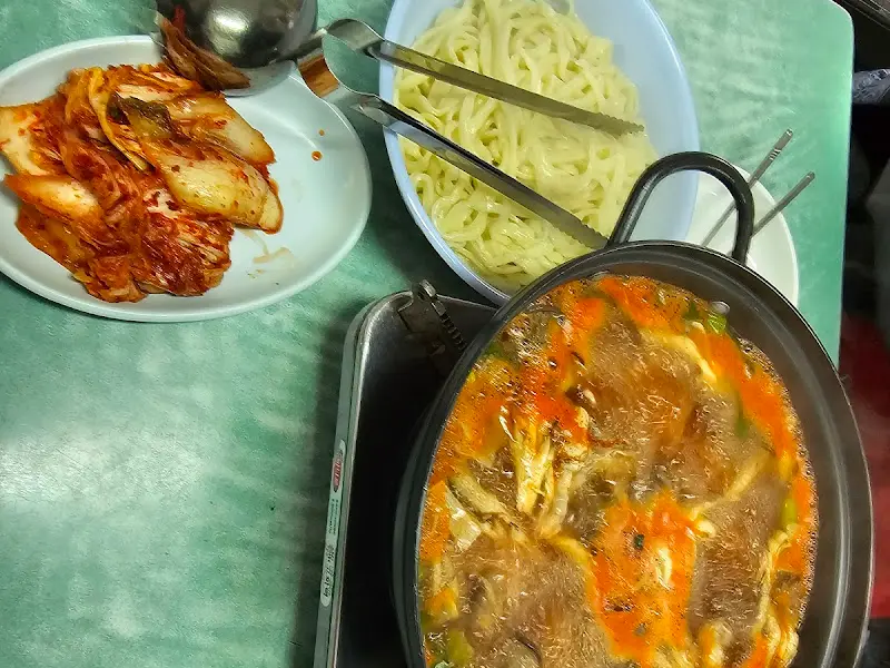 팔도식당 닭칼국수와 김치
