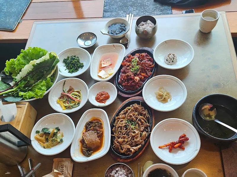 푸짐한 쌈밥 한 상 차림