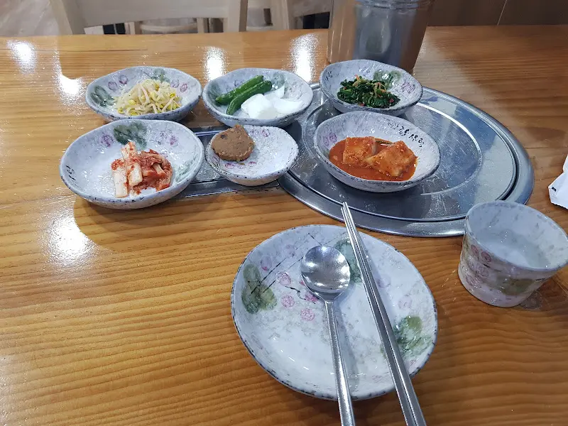 해장국 한 상 차림