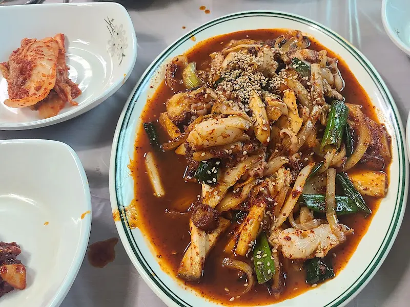 매콤한 문어볶음