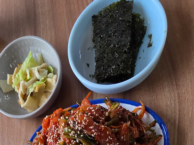 김에 싸 먹는 꽃게살 비빔밥