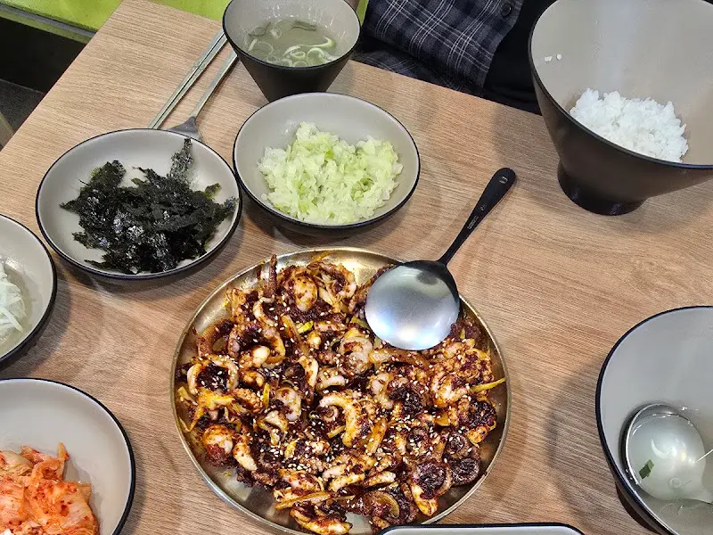 쭈꾸미 볶음과 밥의 조화