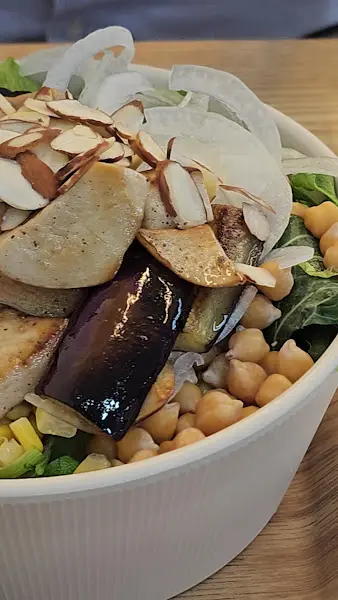 스테이크 샐러드 근접샷