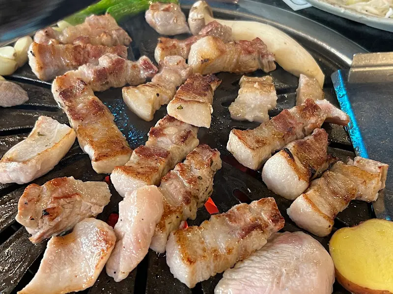 노릇하게 구워진 삼겹살