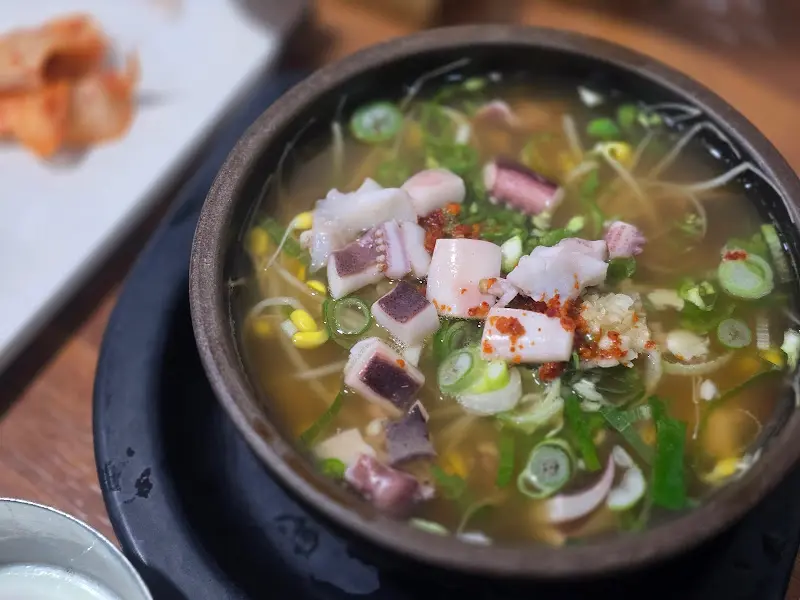 오징어 추가된 콩나물국밥