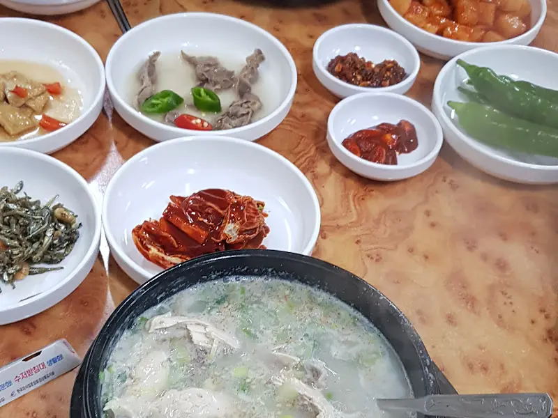 다래식당 곁들임 반찬