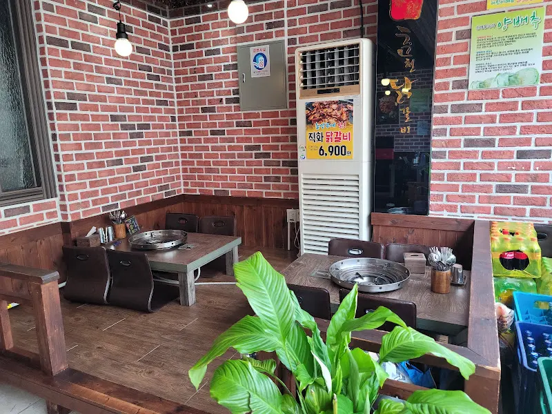 깔끔한 매장 내부