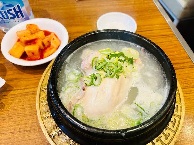 영양센터 삼계탕과 깍두기