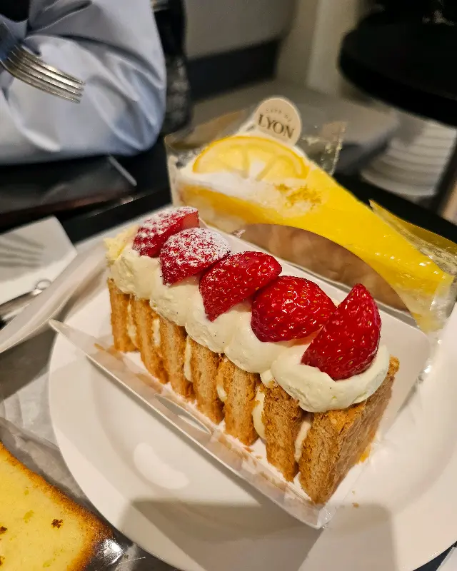 딸기 밀푀유와 레몬 케이크