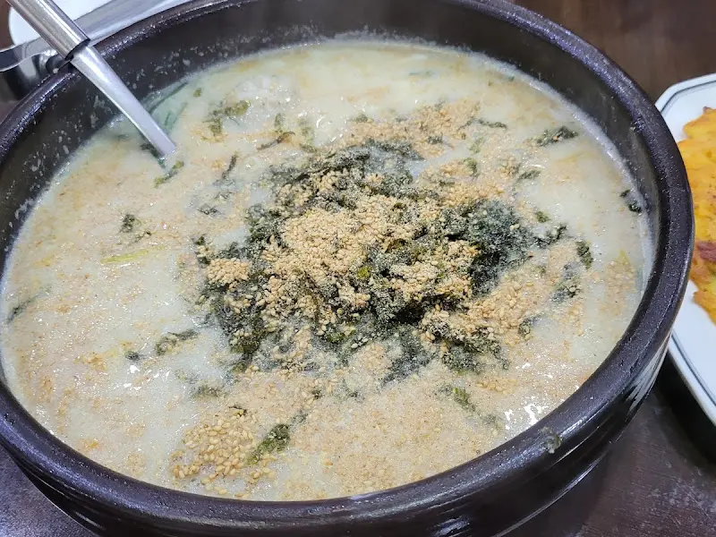 들깨가 듬뿍 들어간 고소한 칼국수