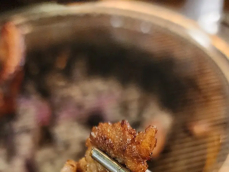 숯불 위에 구워지는 돼지 왕갈비