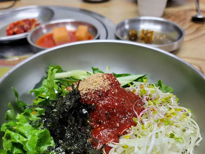 푸짐한 육회비빔밥