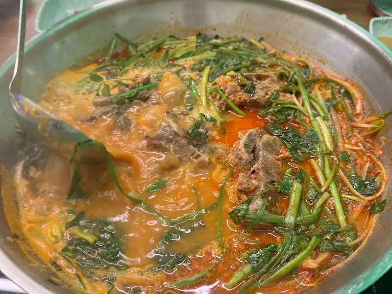 미나리 감자탕 국물