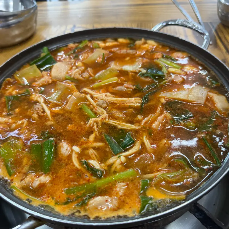 푸짐한 돼지찌개
