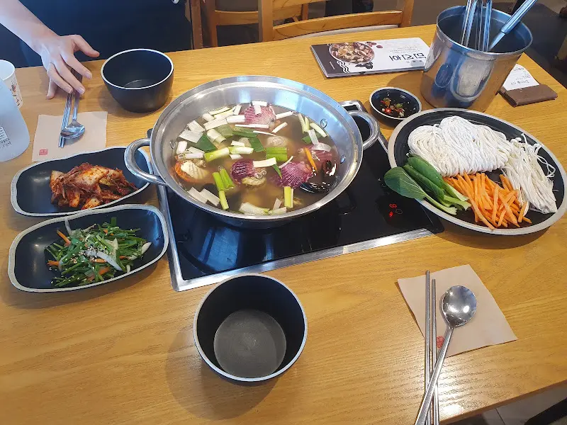 쫄깃한 칼국수 면발