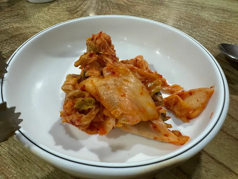 KD부대찌개의 유일한 반찬, 김치