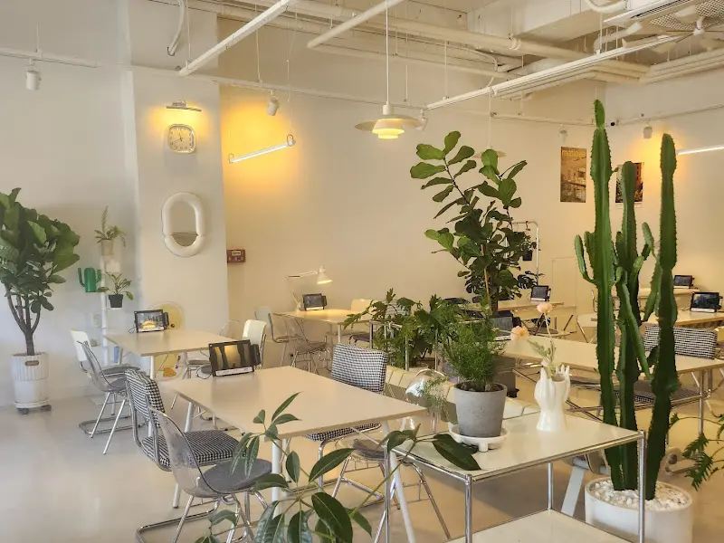 뇽뇽테이블 내부 인테리어