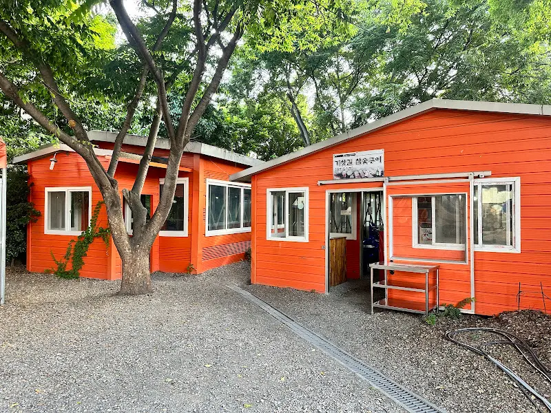 영남상회 외부 건물