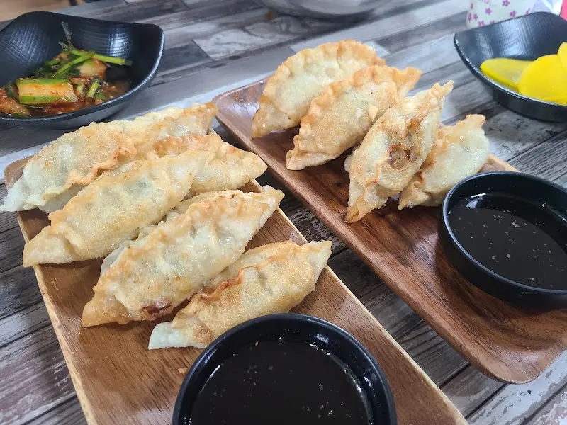 노릇노릇한 군만두의 자태